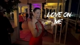 Videominiatuur Love On Me